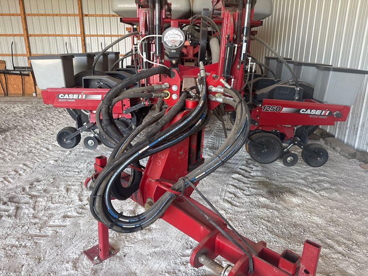 2010-case-ih-1250-image-8