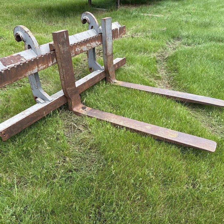 Volvo Mount Payloader Pallet Forks