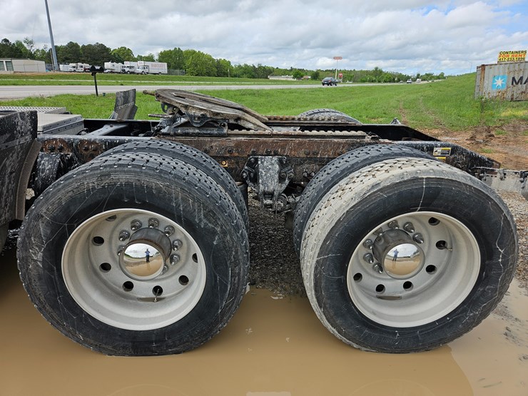 2014-peterbilt-579-image-34