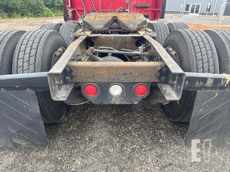 2000-freightliner-fld132-classic-xl-image-12