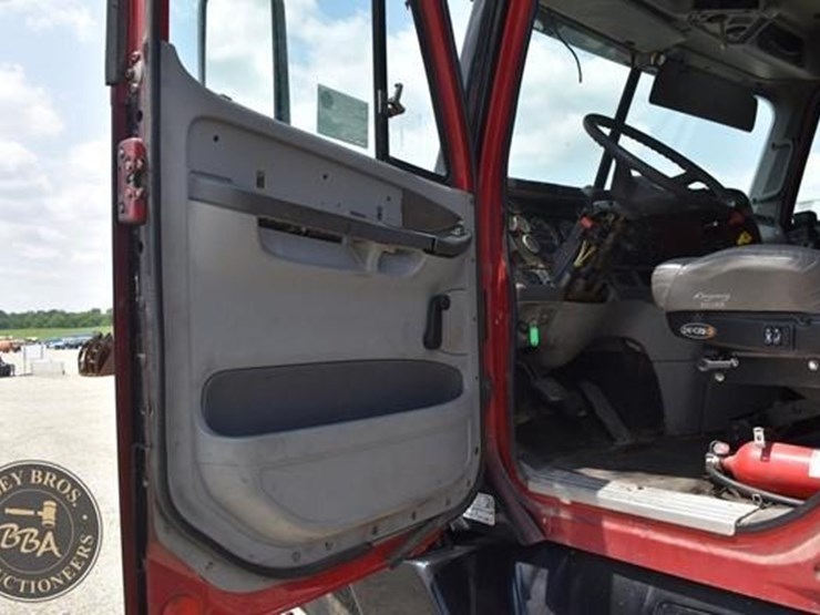 1997-freightliner-century-120-image-52