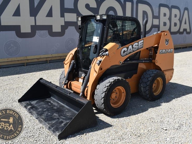 2016-case-sr240-image-6