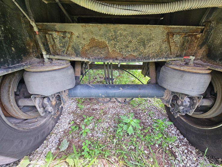 2005-utility-48'-x-102"-image-32