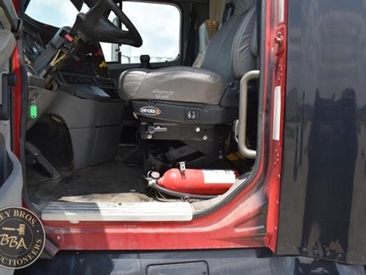 1997-freightliner-century-120-image-54