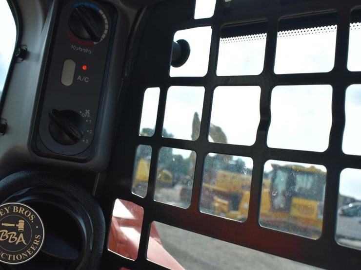 2020-kubota-ssv65-image-48