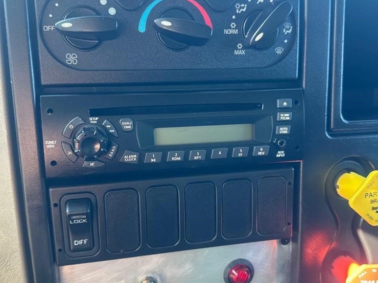 2019-international-durastar-4300-image-28