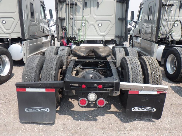 2024-freightliner-cascadia-126-image-5