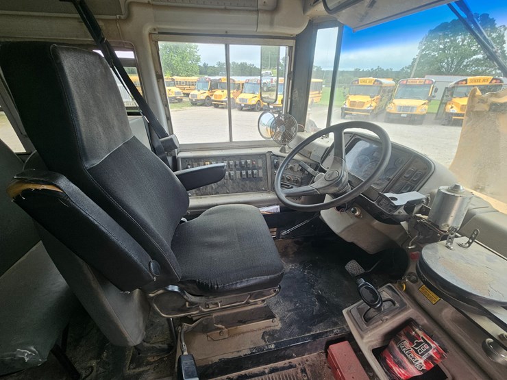 2005-freightliner-fs65-image-78