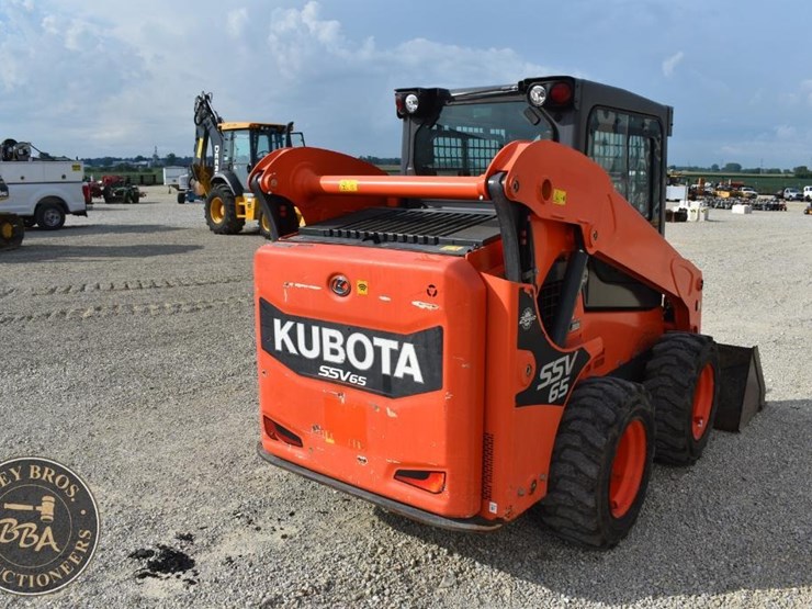 2020-kubota-ssv65-image-17