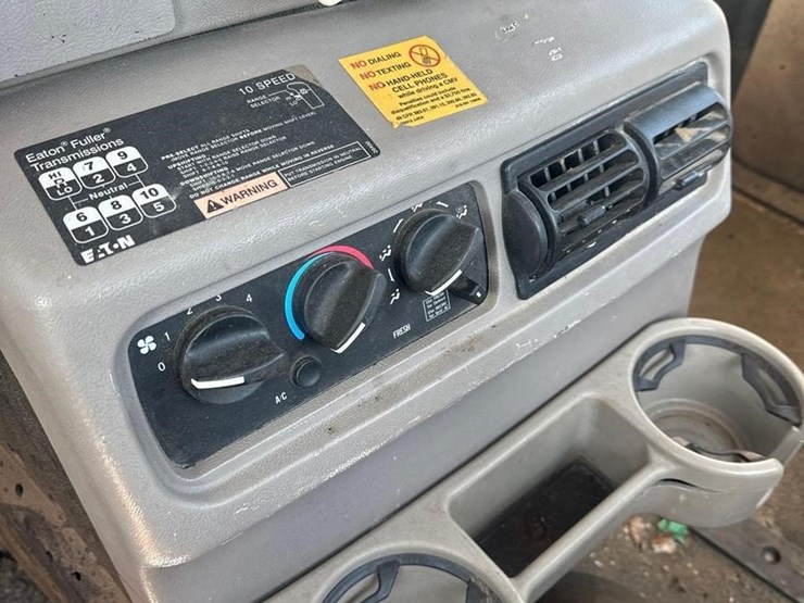 2005-mack-chn613-image-25