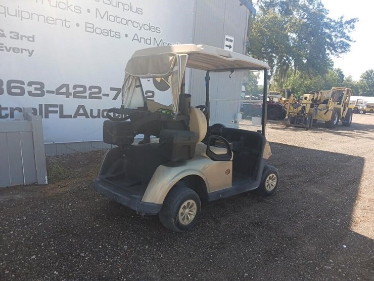 2020-elec-golf-cart-runs/moves-w/charger-image-6