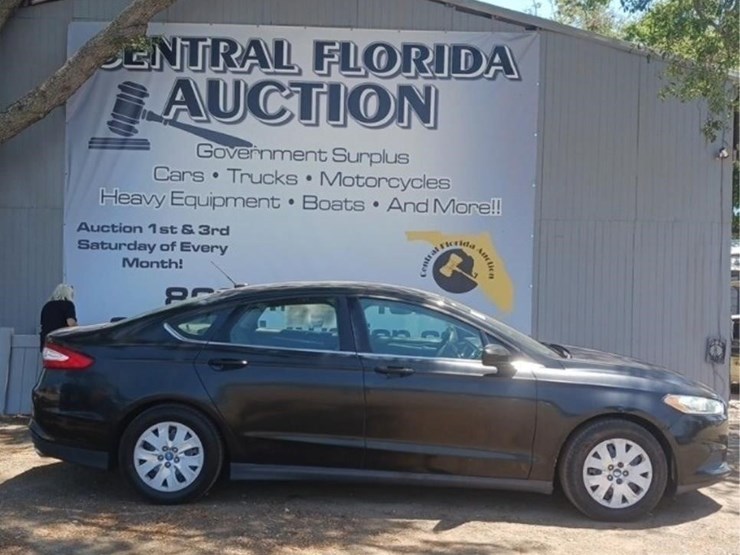 2013-ford-fusion-runs/moves-s-image-1