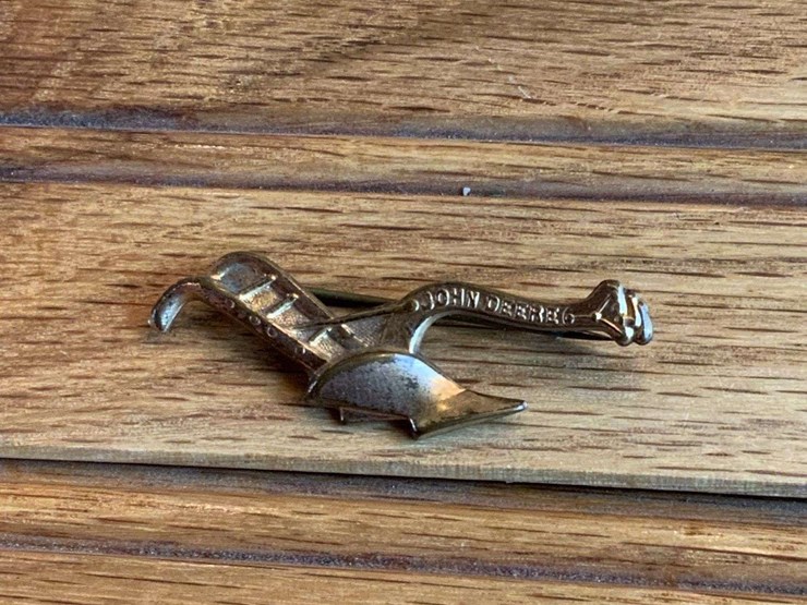 john-deere-walking-plow-pin-image-1