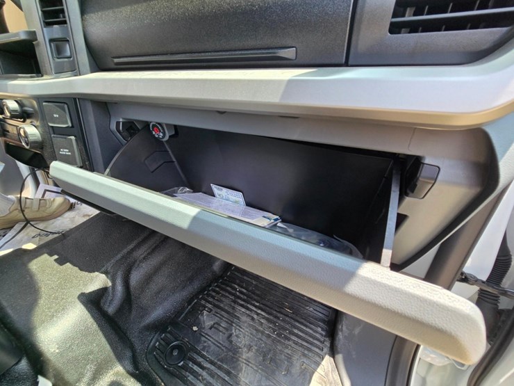2024-ford-f350-image-27