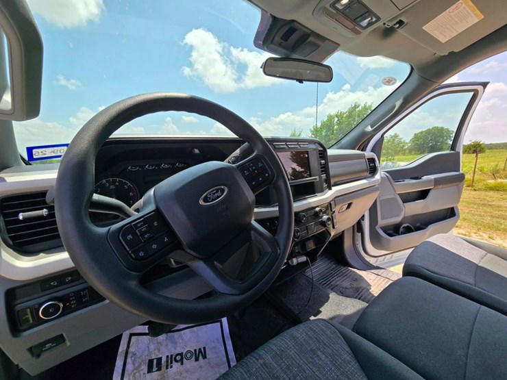 2024-ford-f350-image-34