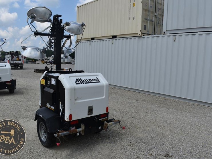 2019-allmand-bros-night-lite-v-series-image-4