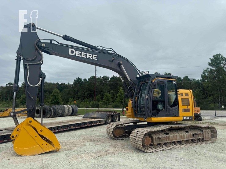 2021-deere-245g-lc-image-4