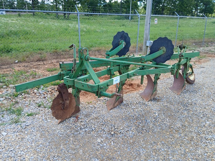 #20857-•-4-bottom-john-deere-plow-3-point-hitch-image-1