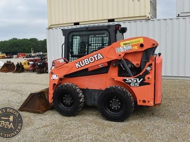 2017-kubota-ssv65-image-12