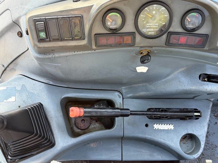 new-holland-555e-image-43