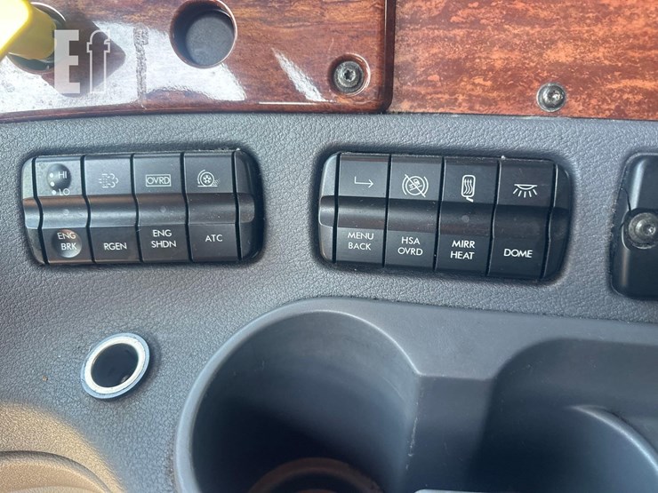 2015-freightliner-cascadia-113-image-27