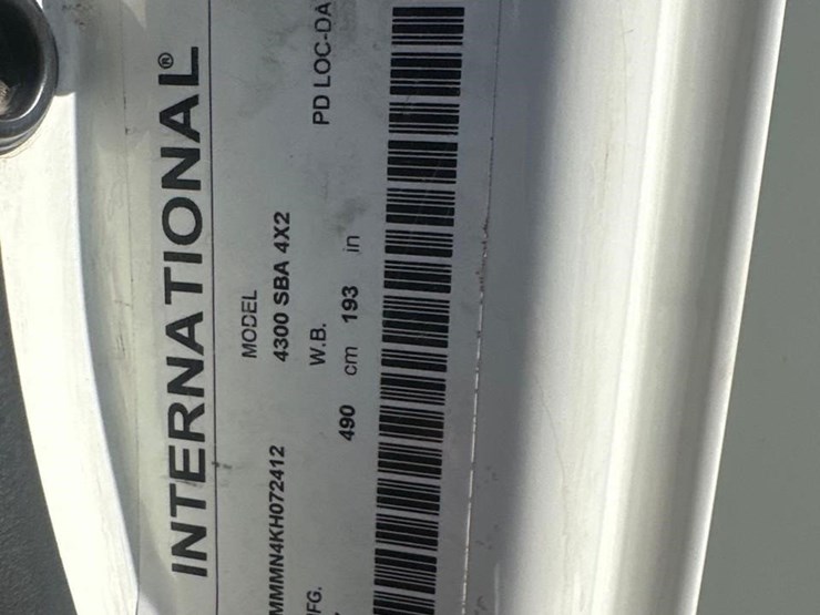 2019-international-durastar-4300-image-23
