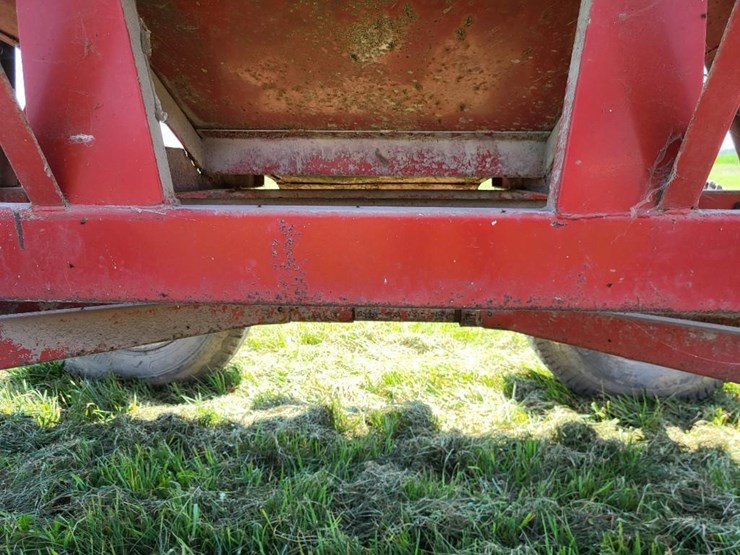 unverferth-mccurdy-350-hopper-wagon-w/running-gear-image-21