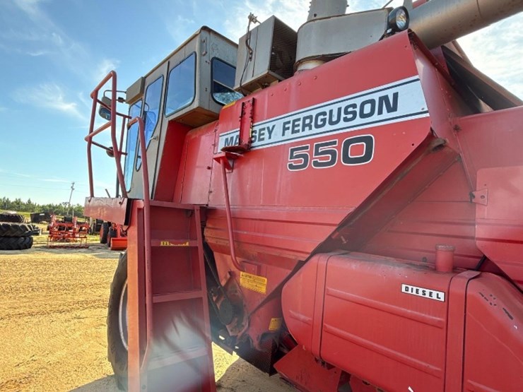 massey-ferguson-550-image-11
