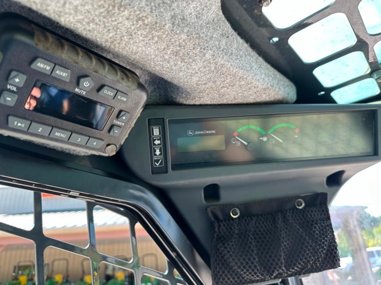 2021-deere-333g-image-12