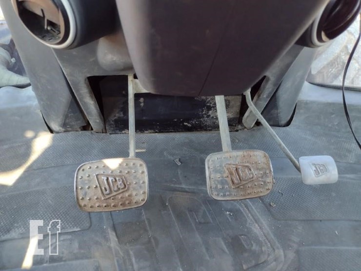jcb-fastrac-8280-image-12