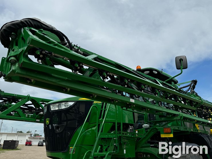 2021-john-deere-r4044-image-13
