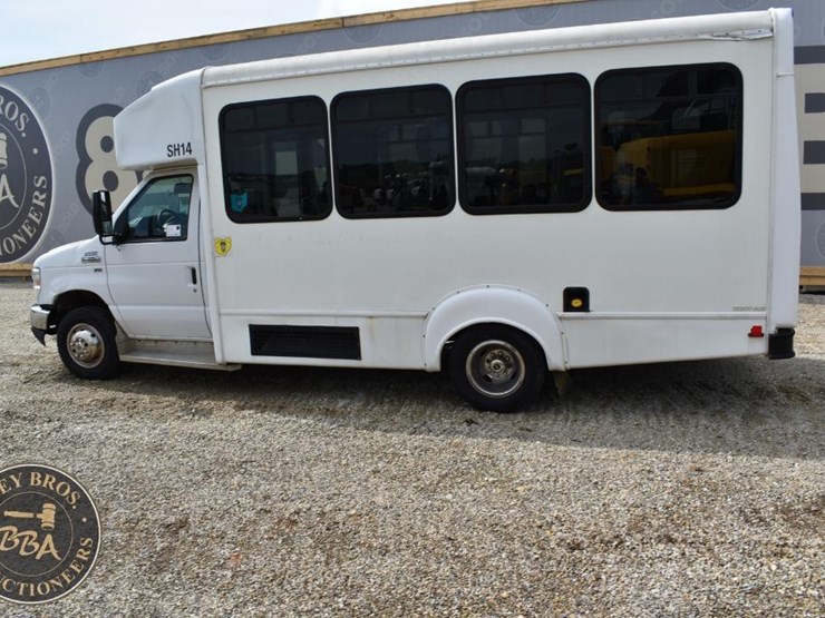 2014-ford-e350-image-8