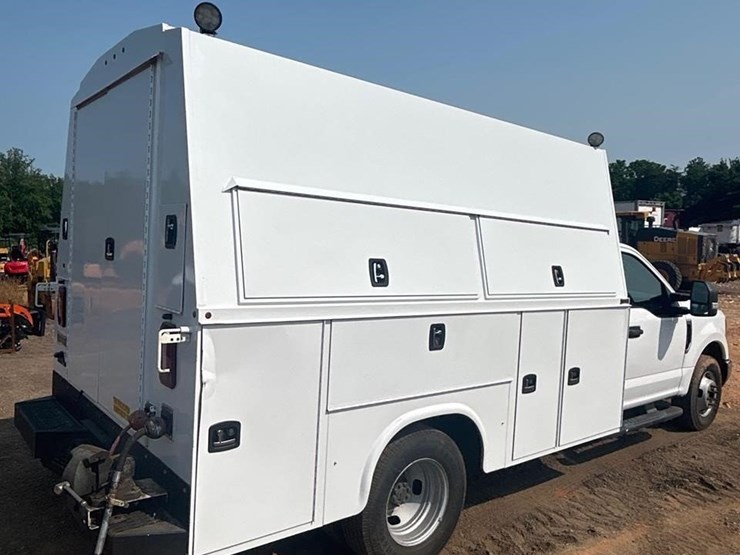 2020-ford-f350-xl-image-3