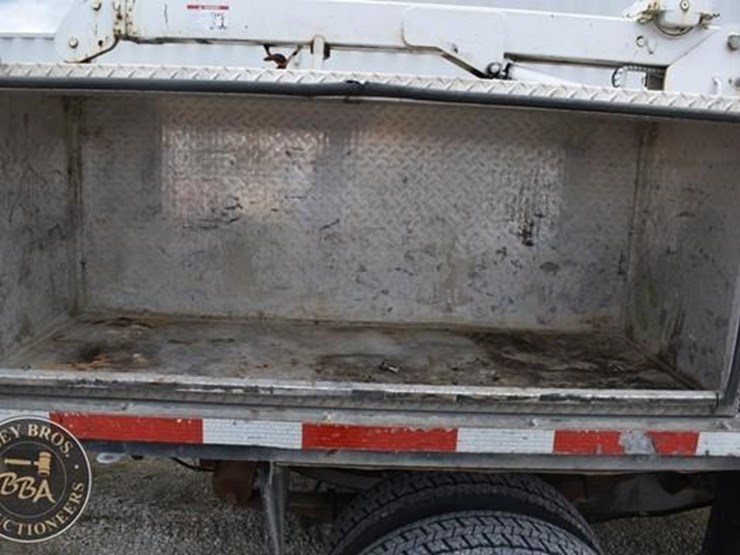 2013-ford-f550-image-39