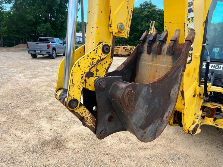 2011-new-holland-b95b-image-35