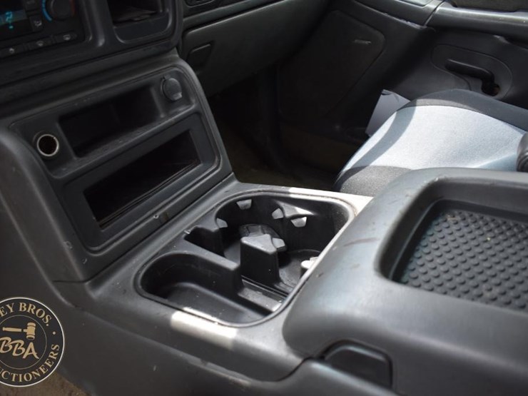 2003-chevrolet-silverado-2500-image-29