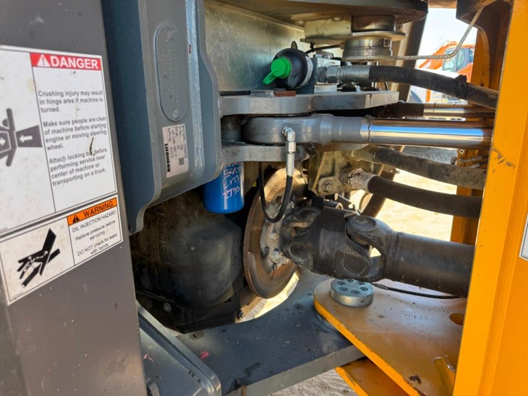 2021-liebherr-l556-image-25