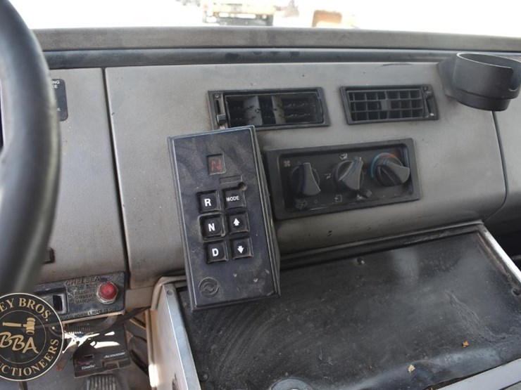 1999-freightliner-fl60-image-57