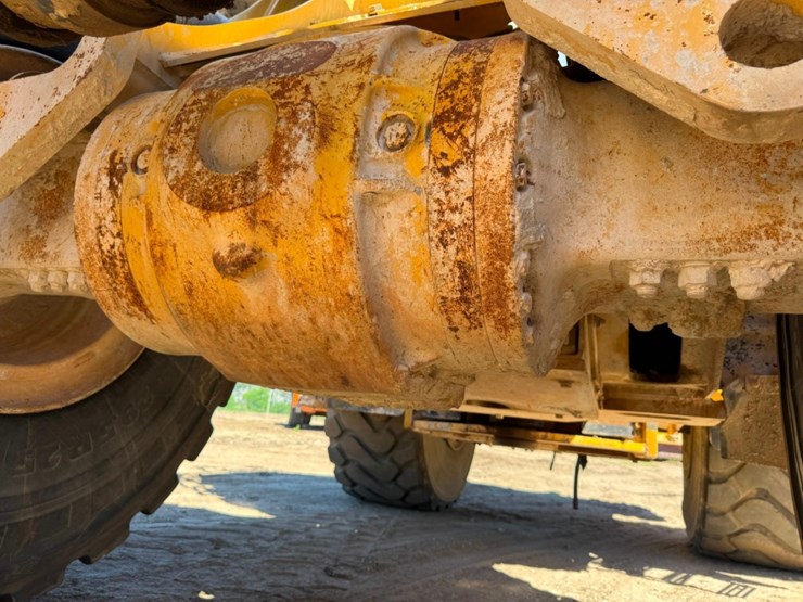 2013-deere-824k-image-14