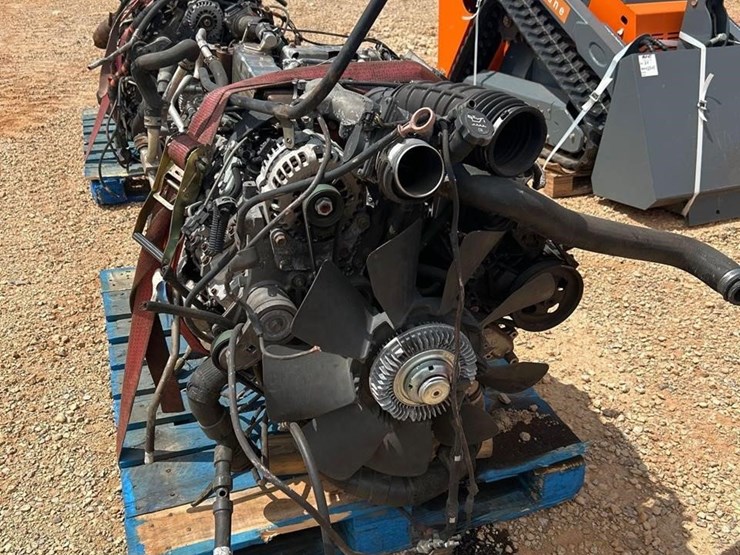 2012-duramax-8-cyl-diesel-engine-w/transmission-image-1