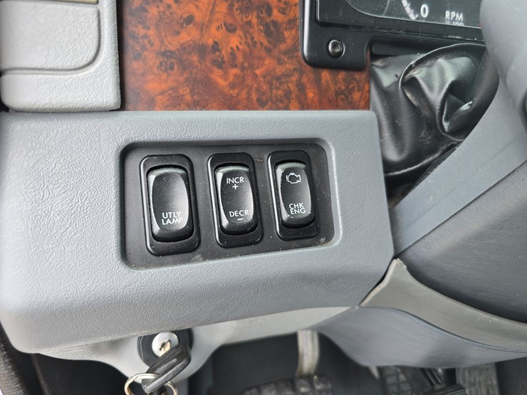 2018-freightliner-columbia-120-image-67