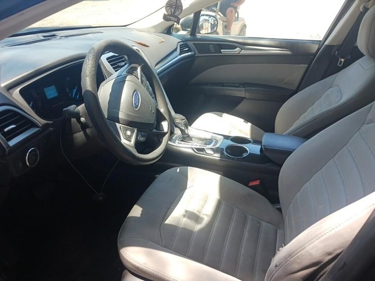 2013-ford-fusion-runs/moves-s-image-4
