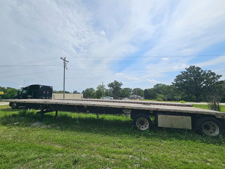 2005-utility-48'-x-102"-image-6