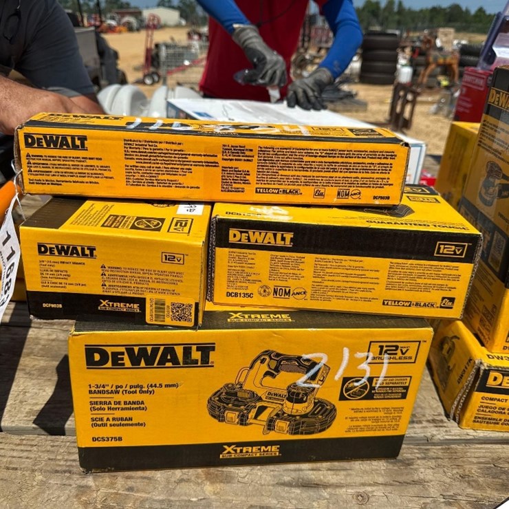 2131 - DEWALT 1 3/4" BAND SAW