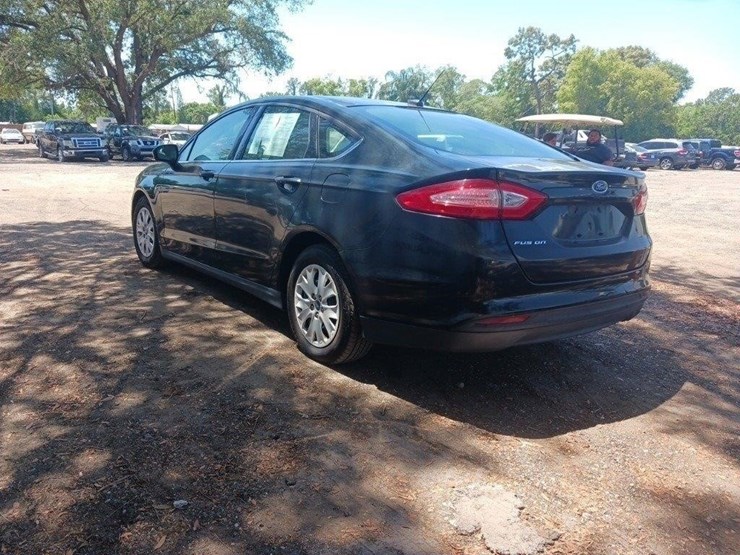 2013-ford-fusion-runs/moves-s-image-6