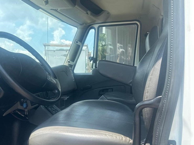 2015-international-durastar-4400-image-23