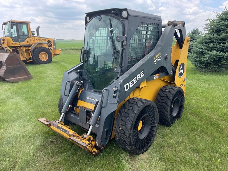 2019-deere-318g-image-2