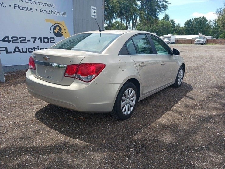 2011-chevrolet-cruze-runs/moves-lt-image-8