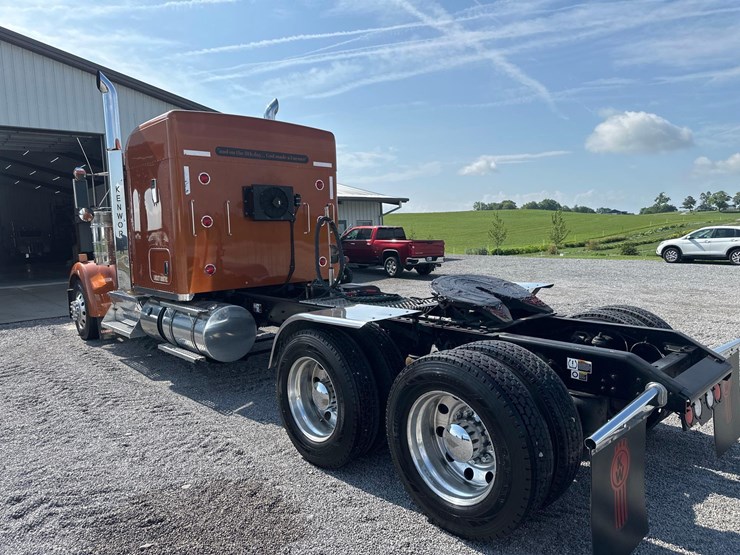 2019-kenworth-w900l-image-5