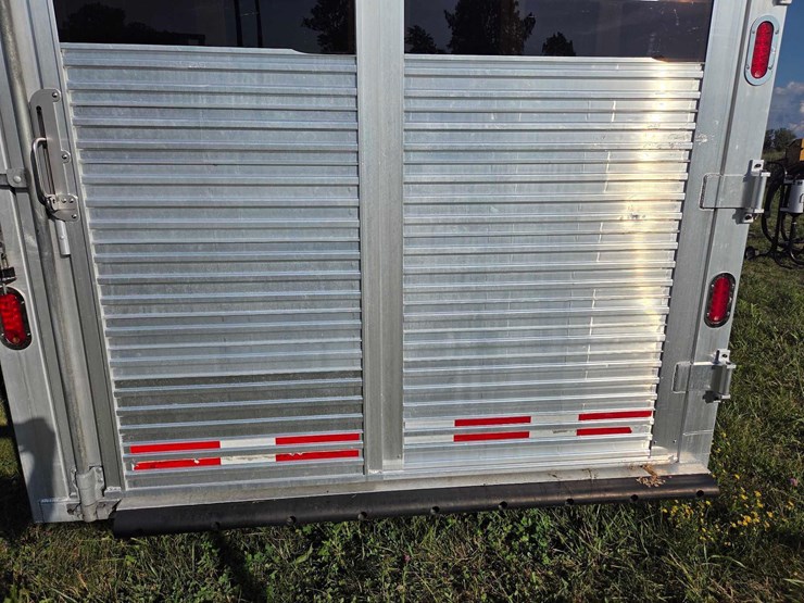 2017-8'x24'-eby-aluminum-livestock-trailer-image-20